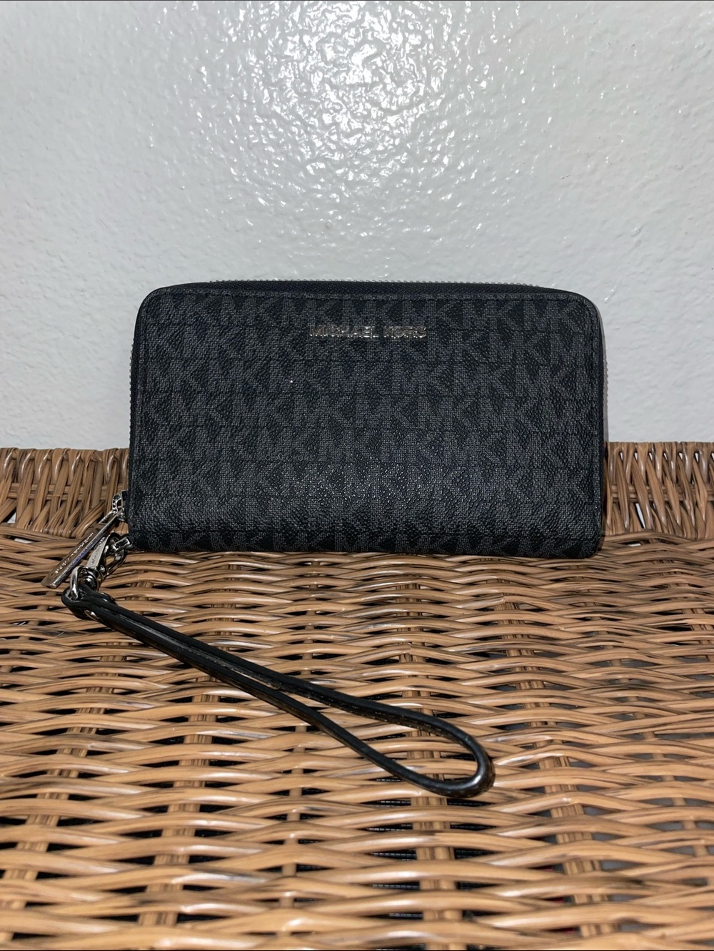 EUC Michael Kors Black and Silver hardware, Zip around wallet / Wristlet